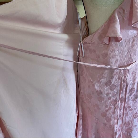 NWOT Lulus Exquisite Presence Blush Floral Jacquard High-Low Wrap Dress - Picture 8 of 9